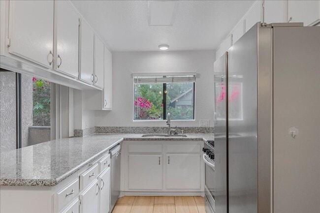 Photo - 144 N Michigan Ave Unit 06