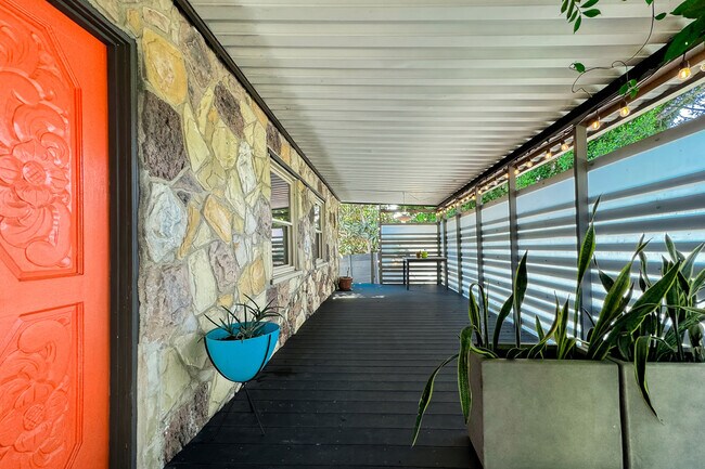 Photo - 846 Silver Lake Blvd House