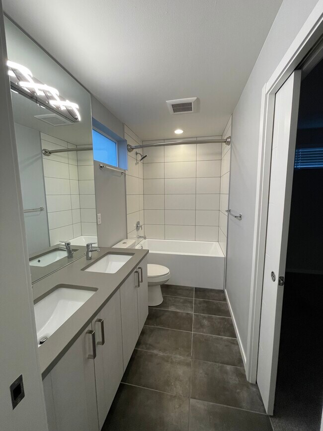 Photo - 820 25th Ave S