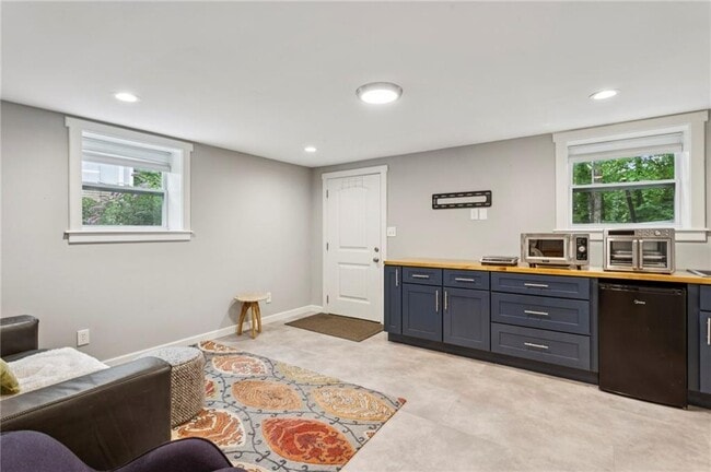 Photo - 720 Brookline Dr SE