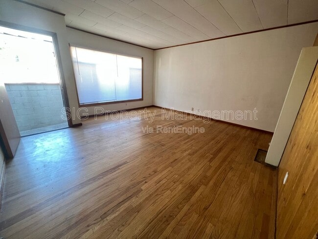 Photo - 10222 McClemont Ave
