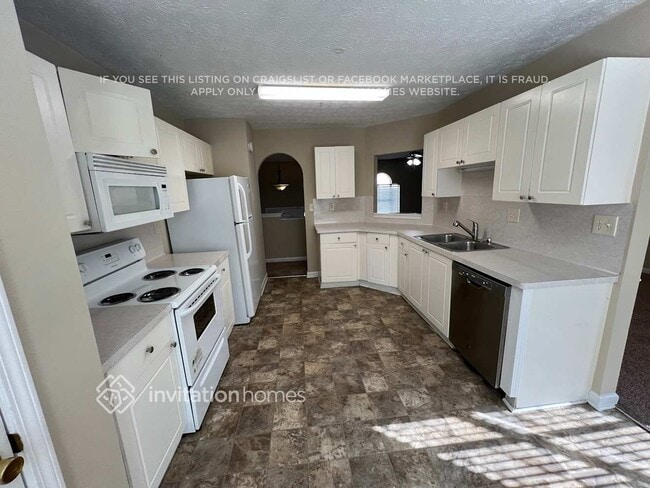 Photo - 842 Stonebridge Crescent