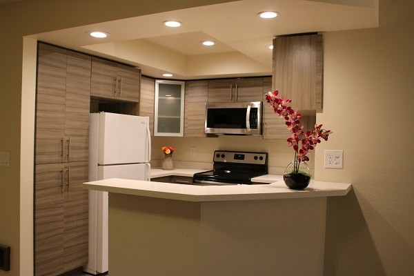 Building Photo - 1336 Bellevue Way NE Unit 1