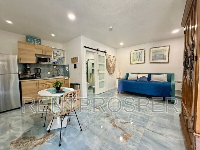 Building Photo - 628 Riverwoods Cir