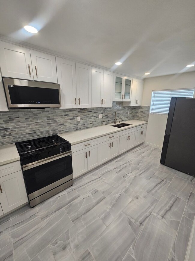 Building Photo - Bellflower Blvd #2 Unit A Rental