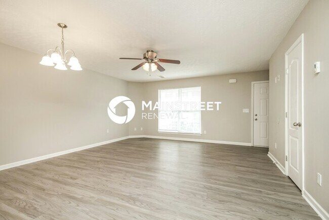 Photo - 3 Bedroom Pet-Friendly Home in La Vergne, TN with Main Street Renewal