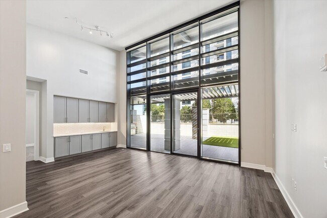 Photo - 9757 Katy Fwy Unit 822