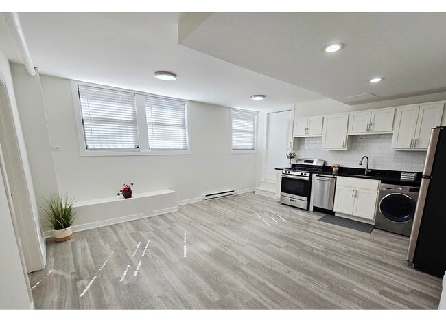 Photo - 732 W Roscoe St Unidad SGA