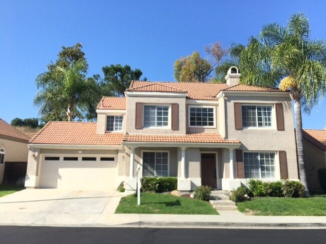 Building Photo - Beautiful 4 Bedroom, 2.5 Bath Single Famil... Rental