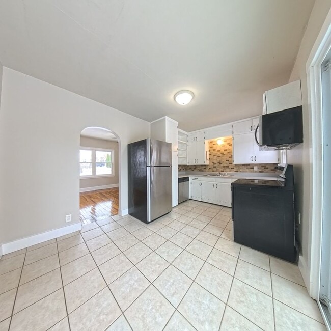 2502 Woodland Ave