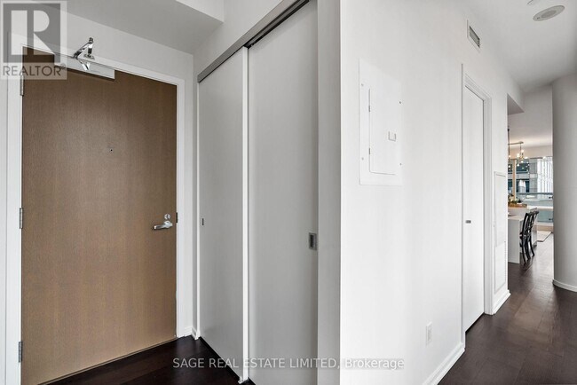 Photo - 1 Bloor St E Unit 510