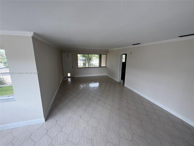 Photo - 1540 NE 191st St Unit 345