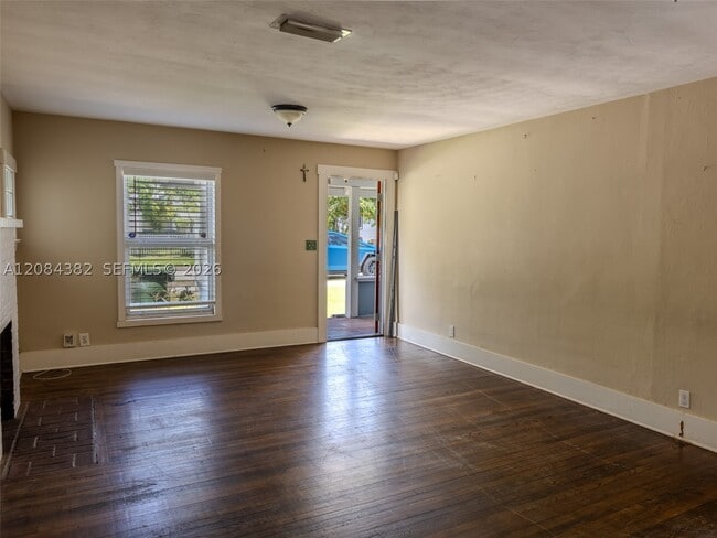Photo - 520 NE 129th St