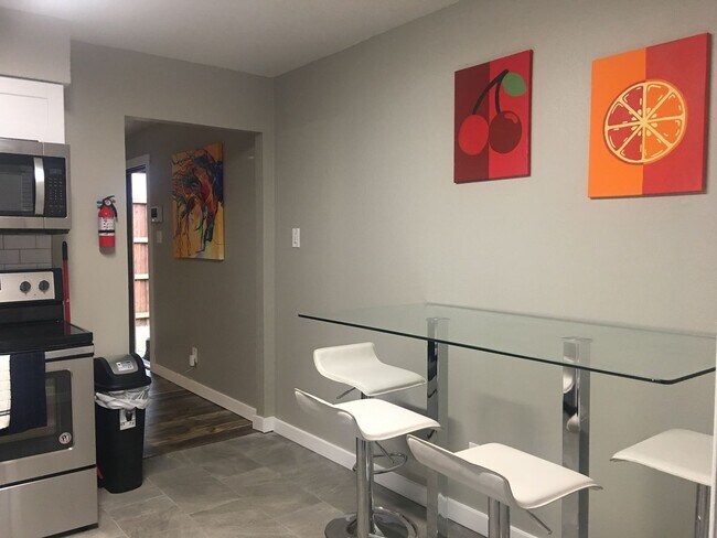 Photo - DSP-600 N East Duplex Unit 600 N East St #B