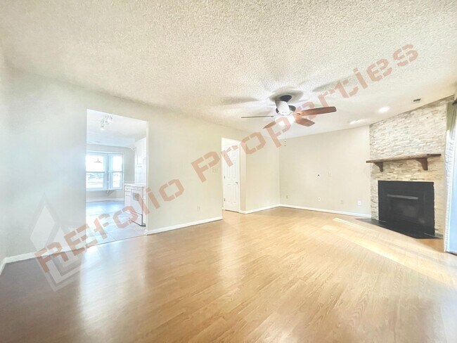Photo - Cozy 3 Bedroom 2.5 Bath End unit Townhome ...