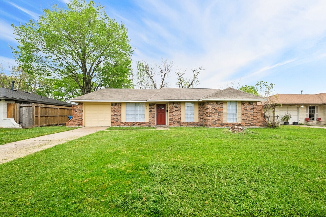 Photo - 122 W Havner Ln