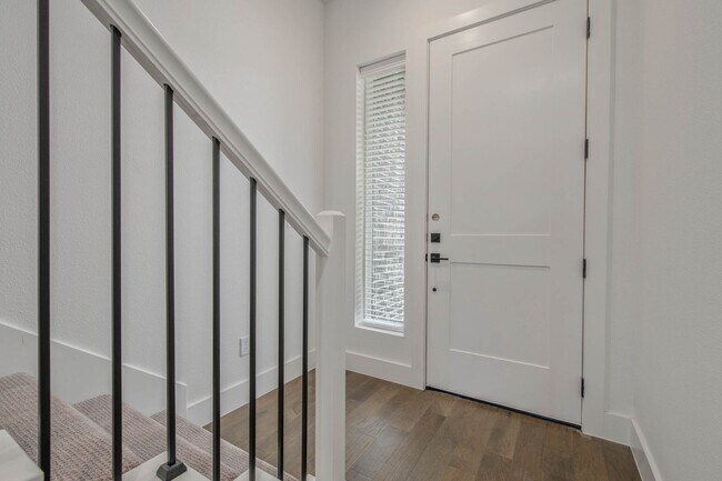 Photo - Available for Immediate or January Move in...