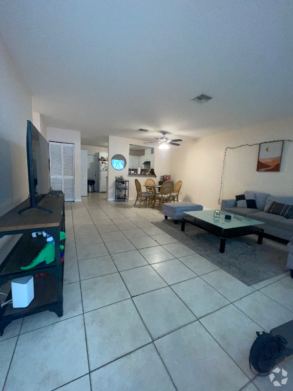 Building Photo - 1010 NW 3rd Ave Unit 1 Rental