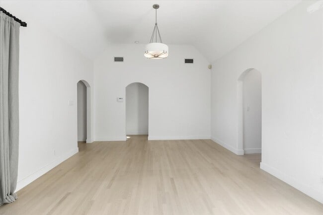 Photo - 2156 Linnington Ave