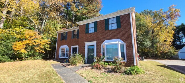 Building Photo - Brick 2-Bedroom Townhome in Lawrenceville!!