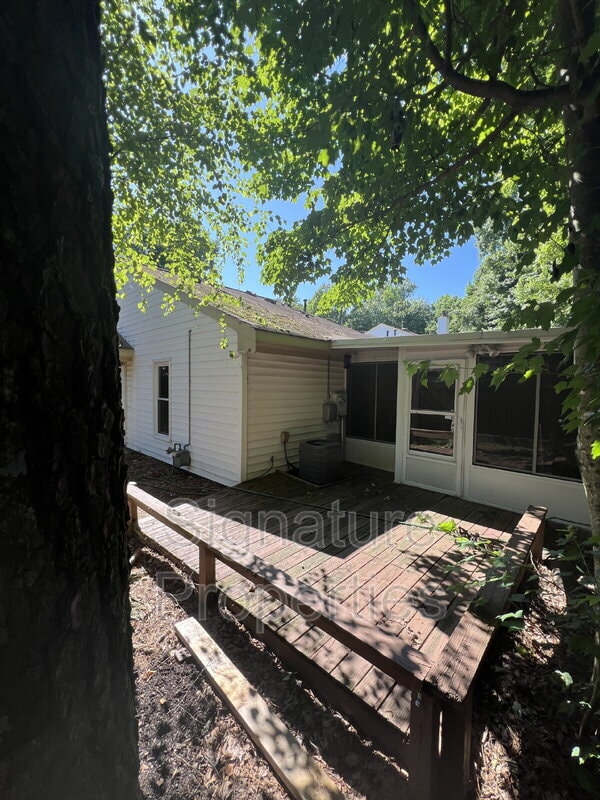 Photo - 921 Wickford Dr