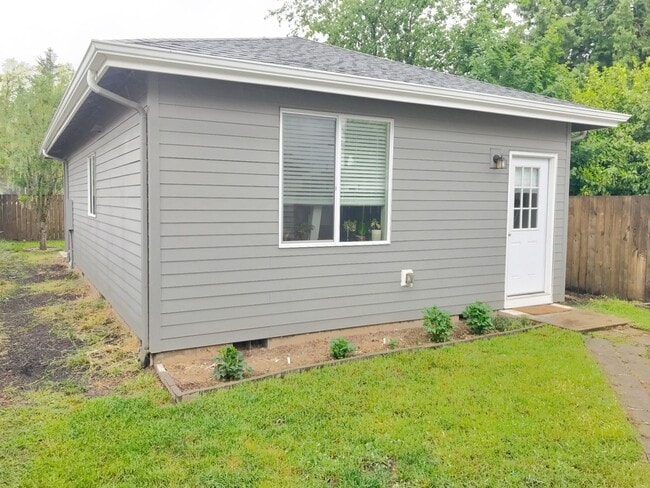 Building Photo - LASHJ01 Unit B