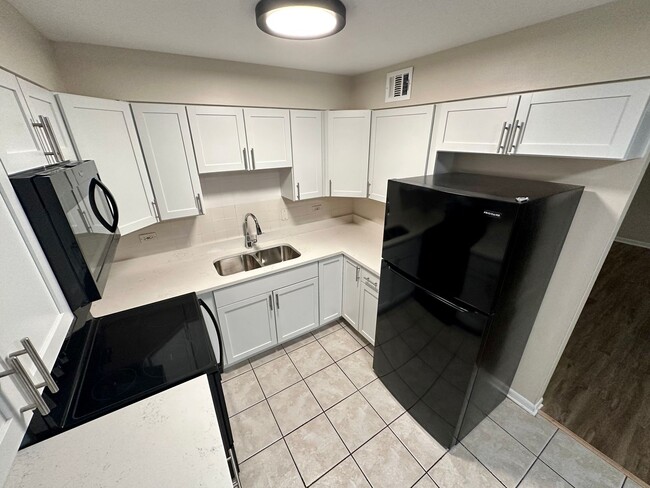 Photo - 7300 N Ridge Blvd Unit 207