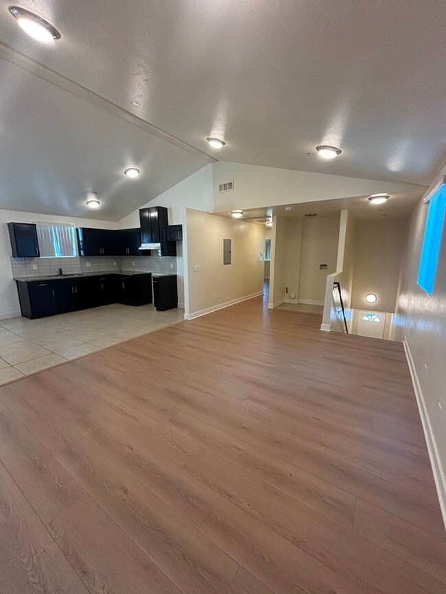 Photo - 619 W 83rd St Townhome