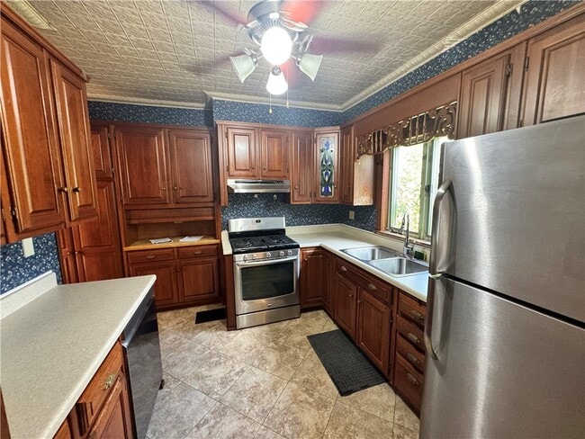 Photo - 352 E 2nd St