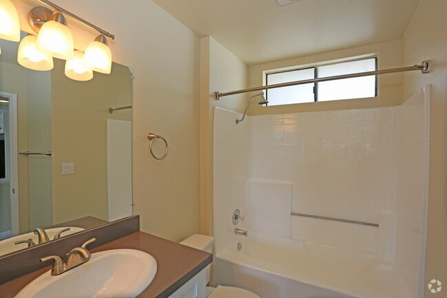 Chateau Woodley Hart Apartments