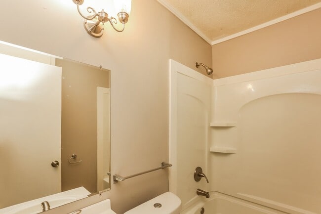 Photo - 1051 Westway St
