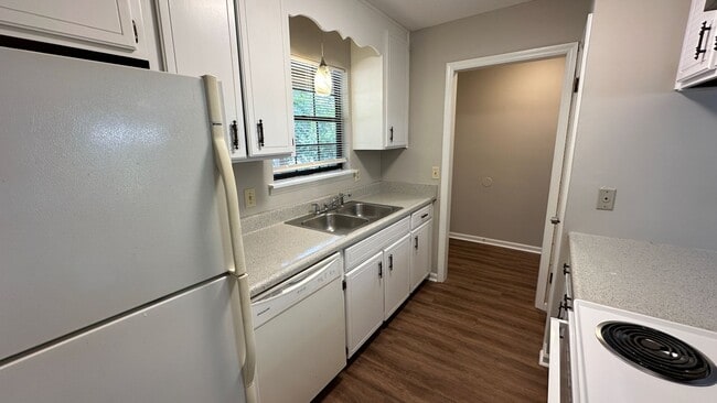 Photo - Lovely SOUTHWOOD Area 2/1.5 w/ Large Yard, Deck, & Open Floor Plan! $1350/month Avail July 1st!