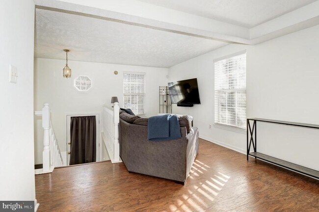 Photo - 1598 Woodcrest Dr