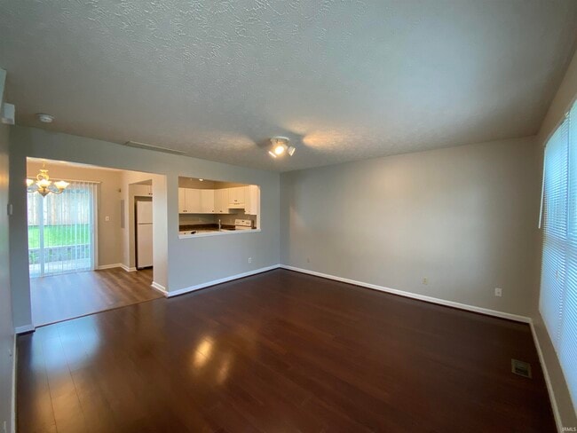 Photo - 163 Willow Ct