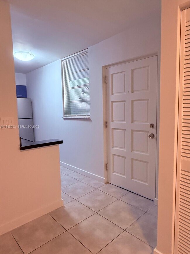 Photo - 777 NE 62nd St Unidad C415