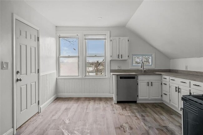 Photo - 123 Radcliffe Ave