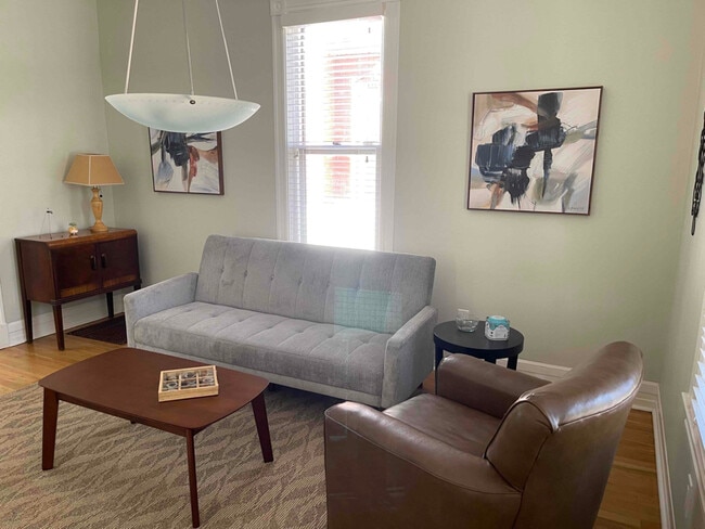 Photo - 205 Edith Blvd NE