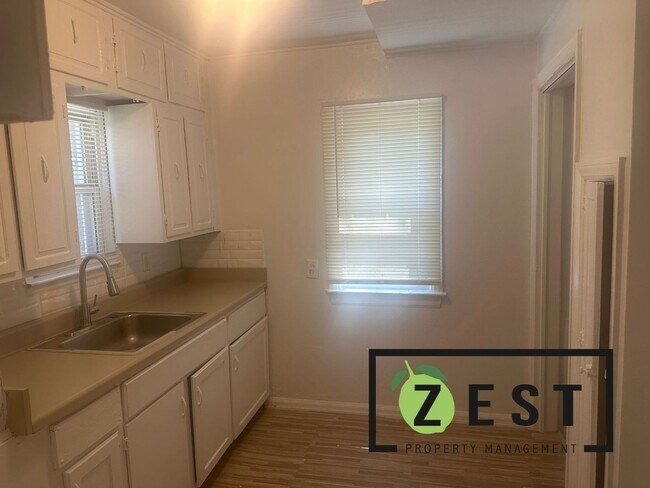 Photo - WELCOME HOME! 3BDRM 1.5BTH w/ GARAGE!!!