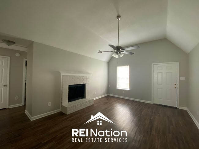 MILLINGTON STUNNER! 3BR/2BA | Vaulted Ceilings & Vinyl Plank Floors | Fenced Yard!