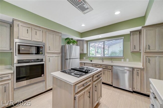 Photo - 2885 Duneville St House