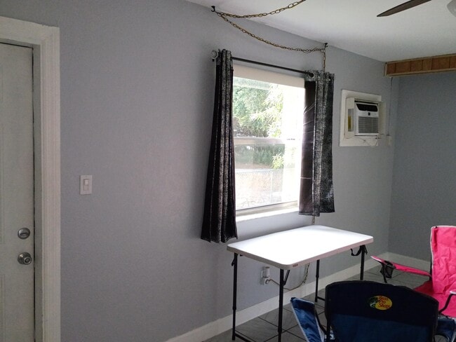 Photo - 2221 Johnson St