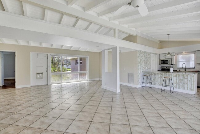 Building Photo - 1733 SW 5th Ct Rental