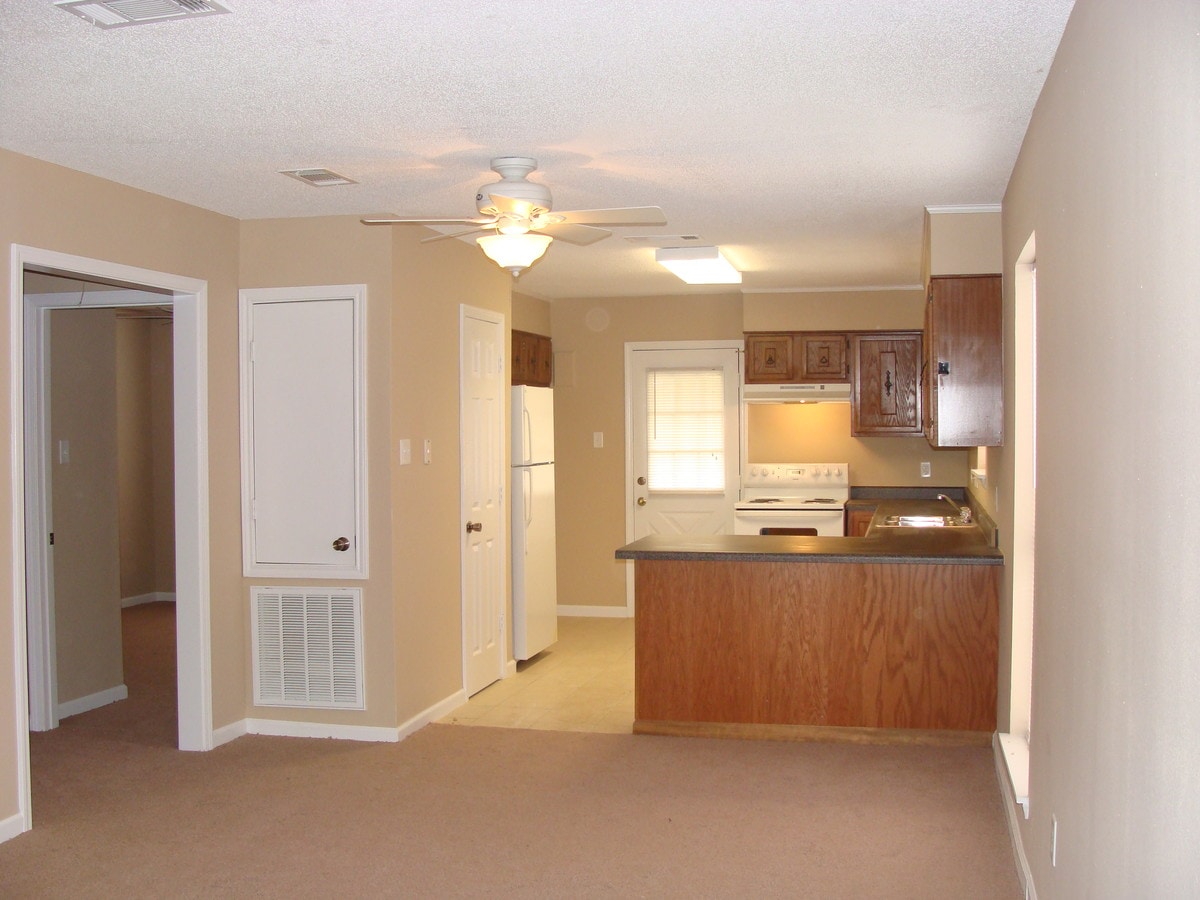 Sala de estar, comedor, & Cocina - Berkshire Apartments