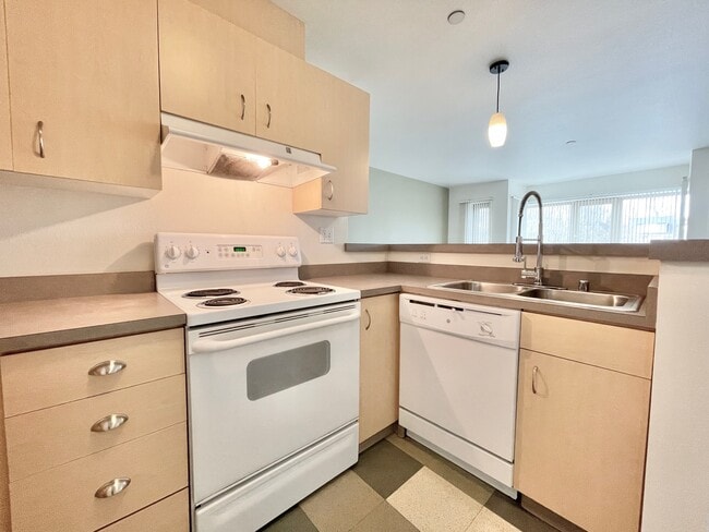1bed kitchen - Capitol Court Unit 411