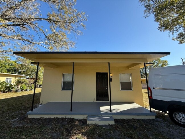 Building Photo - Nice 2-1 house