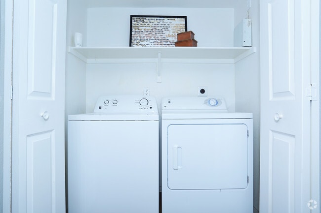 2BR, 2BA - 1200 SF Washer and Dryer