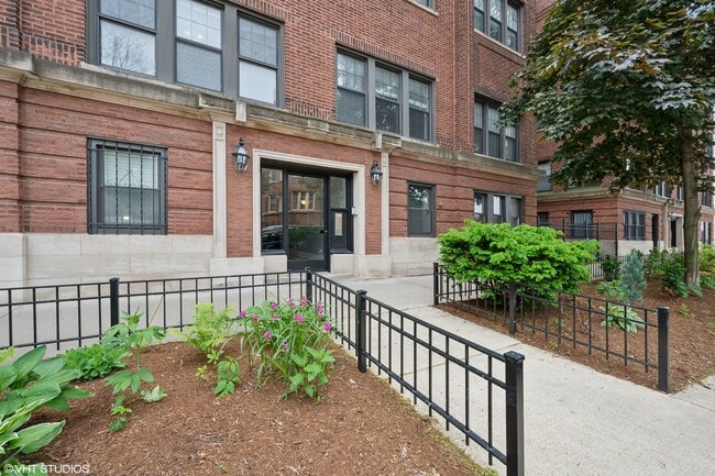 Photo - 733 W Waveland Ave Condo Unit 1