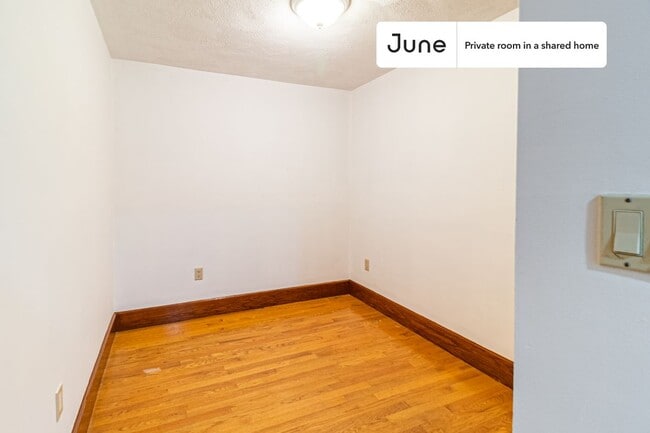 Photo - Room in Shared 5 bed/2 bath home Unit B