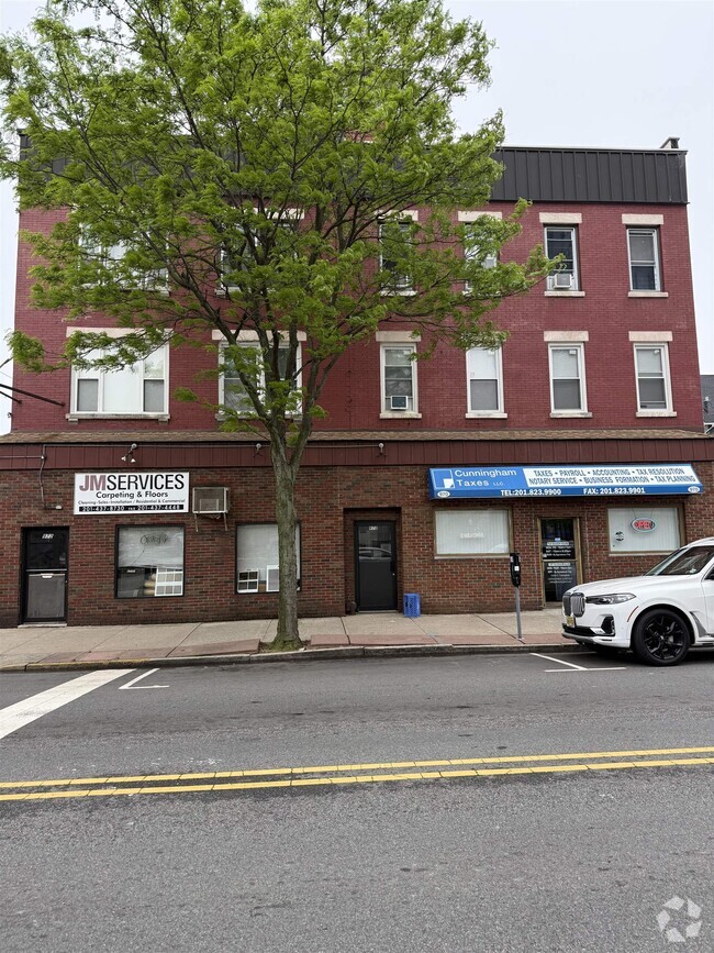 Building Photo - 970 Broadway Unit 2R Rental