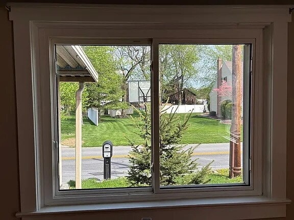 Photo - Comfortable, clean, charming 3-bedroom detached home with backyard. Conveniently located in Lower...